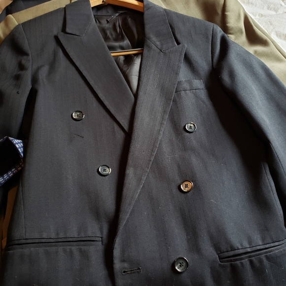 Men's suits like new.  Worn once or twice each. - Picture 3 of 16